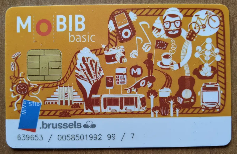 MOBIB Basicカード。無記名で、Brupassの10回券や1日券をこのカードに載せる