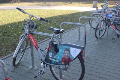 ヴェトゥリロの自転車。後輪の上に付く黒い箱がO-lockで、貸出で開き、ステーションで手で閉じると返却が終わる
