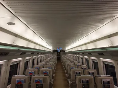 KTX-青龍の一般室。座席は指定制なので、切符に出た号車と座席番号の席に座る。