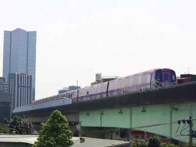 紫の直達車（エクスプレス）。台北駅まで約35分