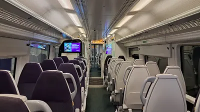ヒースローエクスプレスの普通車内。パディントンまで15分の区間