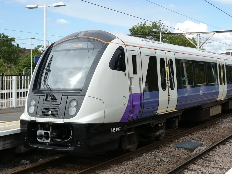 エリザベス線のClass 345。行き先表示は「Paddington」